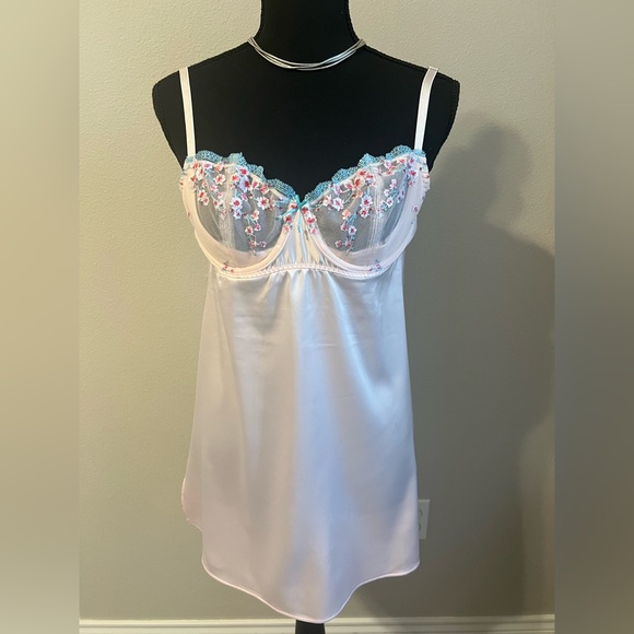 Victoria's Secret White and Blue Floral Lace Chemise - Picture 1 of 6